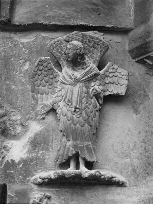 Südliches Westportal — Südlicher Türpfosten — Seraph (a 8)