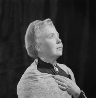 Porträtaufnahmen von Friedel Nowack, Schauspielerin am Maxim-Gorki-Theater : Porträt von Friedel Nowack