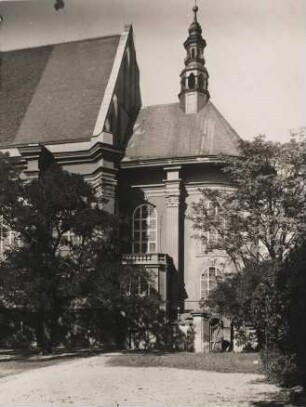 Neuzelle. Lausitz. Zisterzienserkloster Neuzelle, gegründet 1268. Ansicht der Stiftskirche St. Marien von Südost (Kirchenschiff und Apsis)