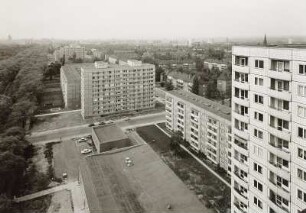 Dresden-Striesen. Blick von einem 17-geschossigen Wohnhochhaus der Wohnbebauung zwischen Stübelallee und Comeniusstraße nach Westen Richtung Stadtzentrum