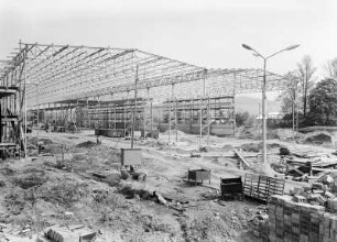 Neukirch/Lausitz? Baustelle für eine Industriehalle : Neukirch/Lausitz? Baustelle für eine Industriehalle / Bau der Turnhalle ("Lerchturnhalle"?)