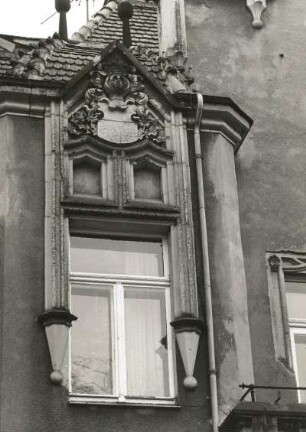Dresden-Neustadt, Arndtstraße 2. Villa (um 1895). Fenster mit Bekrönung