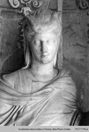 Weibliche Statue
