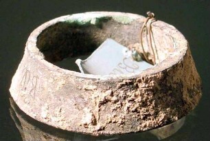"Gegossener Bodenring eines Gefäßes" (Verwendung unbekannt)