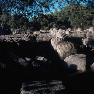 Olympia, Altis. Auf der südlichen Langseite des Zeus-Tempel