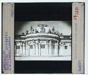 Potsdam, Sanssouci : Ovaler Mittelbau (Marmorsaal), v. außen