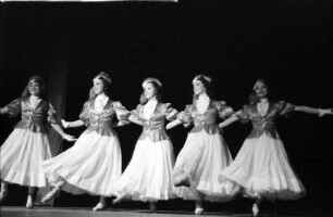 Berlin: Kabarett der Komiker; Mitzis Broadway Novelties tanzen