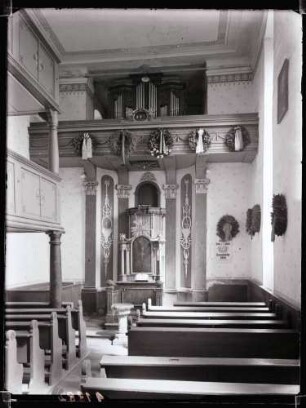 evangelische Pfarrkirche; Altar und Orgel