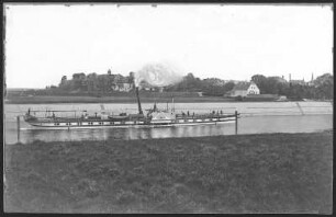 Mühlberg. Schloss und Hafen mit Dampfer Stadt Wehlen