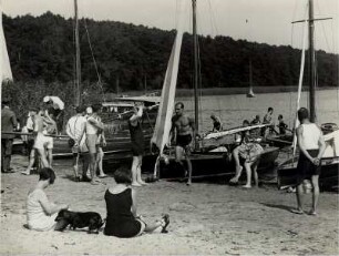 Sonntag im Sommer. Wassersportler an der Havel bei Sacrow