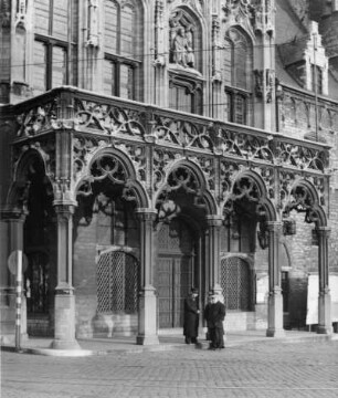 Arkaden der Tuchhallen, Mecheln, Flandern, Belgien