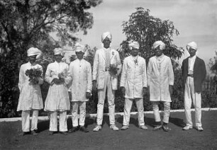 Indien. Gruppenbild einheimischer Männer