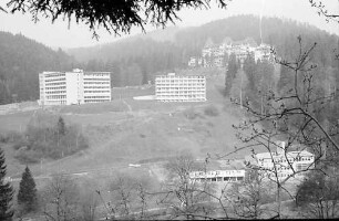 Todtmoos: Sanatorium Wehrawald von der gegenüberliegenden Bergseite