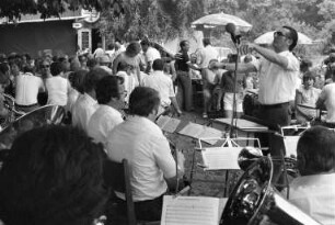 Gesangverein "Liederkranz-Sängerbund Neureut-Süd". Letztmalige Durchführung des Sommerfestes auf dem Schulberg