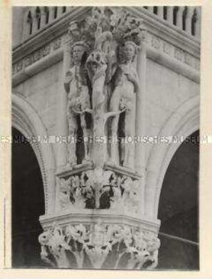 Venedig, Eckpfeiler am Dogenpalast mit Kapitell und Adam und Eva (Süd-West-Ecke)