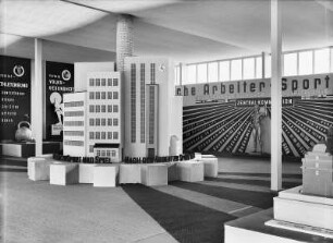 Dresden. Internationale Hygieneausstellung 1930/1931. Raum der Verbände der Zentralkommission für Sport und Körperpflege innerhalb der Industrieausstellung, Abteilung Leibesübungen (Halle 43)