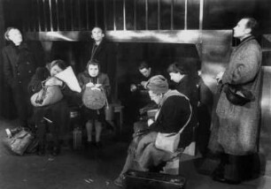 Hamburg. Deutsches Schauspielhaus. Junge Bühne. Aufführung des Dramas "Nun singen sie wieder" von Max Frisch 1947