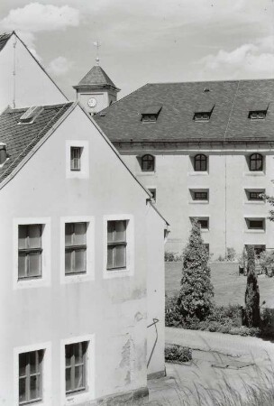 Königstein. Festung. Alte Kaserne (1589-1590, P. Buchner; 1715-1716). Östlicher Anbau, im Hintergrund die Magdalenenburg (Proviantmagazin; 1621/1622, Umbau 1811/1812)