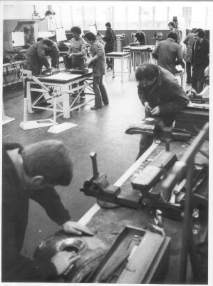 Kaiserslautern. Blick in eine der großen Werkstätten der Fachschule für Karosseriebauer