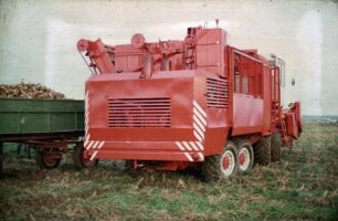 Fotografie: Zuckerrübenköpfrodebunker selbstfahrend