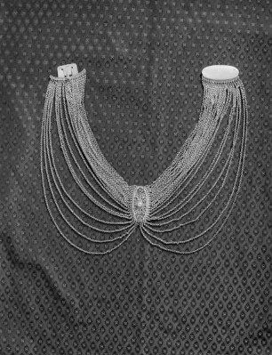 Halskette in der Art einer Kropfkette