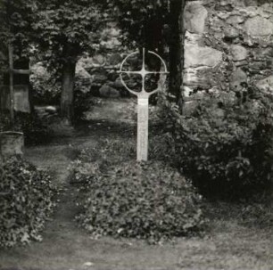 Grabkreuz für Emma Golling : Grabkreuz für Emma Golling. Schmiedeeisen (ab 1974). Ressen-v, Friedhof