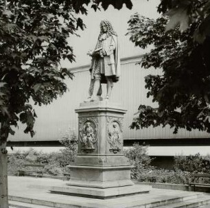Denkmal für Gottfried Wilhelm Leibniz (1646-1716), Universitätsstraße