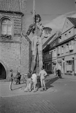 Stendal. Gerichtslaube mit Roland