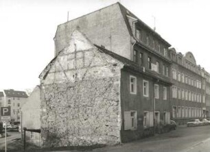 Radeberg, Dr.-Wilhelm-Külz-Straße 4. Wohnhaus mit Hofgebäuden (1801/1815). Straßenseite