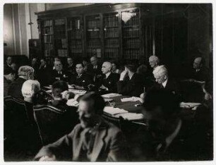 Der Bankier Otto H. Kahn während der Anhörung vor dem Hoover-Moratorium zur Klärung der Frage der deutschen Kriegsschulden in Washington D.C.