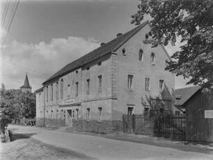 Weigersdorf. Blick auf das Gasthaus "Volksgaststätte"