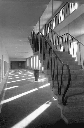 Freiburg: Handelsschule; Treppe zum Oberstock