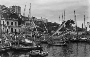 Salvador : Fisch- und Gemüsehafen mit dem Markt in Salvador.