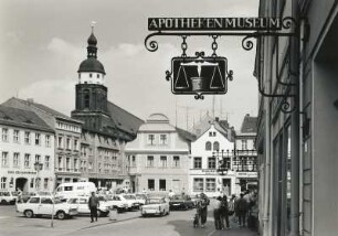 Cottbus. Altmarkt. Blick vom Apothekenmuseum nach Nordosten gegen den Turm der Oberkirche St. Nikolai