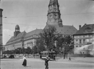 Dresden-Altstadt. Neues Rathaus vom Georgplatz mit Straßenbahn