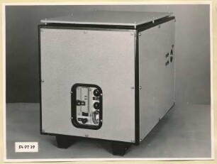 Rechteckwellenprüfanlage Typ Nr. 06.02100.1, Rückseite geschlossen, Foto 1954