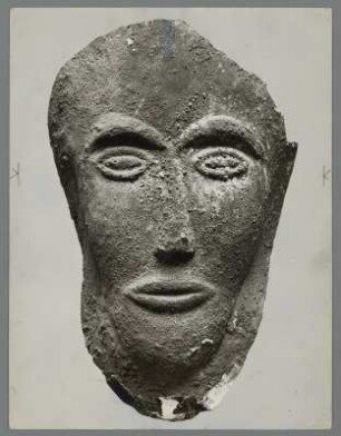Etruskische Totenmaske aus dem 7. Jahrhundert v. Chr. im Museo Archeologico Nazionale, Chiusi, Toskana
