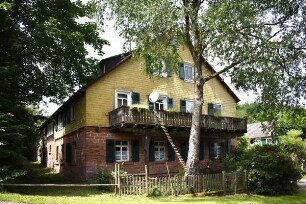 Falkenhof; Oberzent, Obere Ortsstraße 8