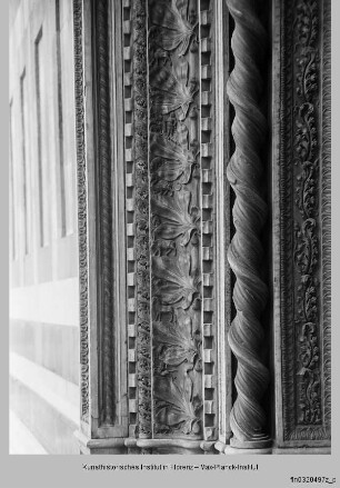 Porta dei Canonici : Ornamentiertes Gewände von Portal und Tympanon