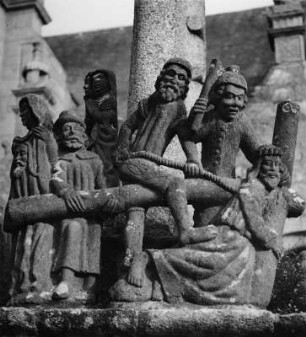 Kalvarienberg : Kalvarienberg (1610). Detail mit Kreuztragung. Saint-Thégonnec