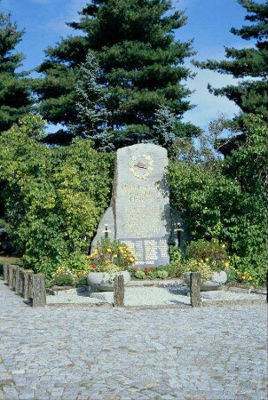 Kriegerdenkmal auf dem Friedhof
