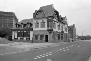 Wiedereröffnung der renovierten Gaststätte "Lokalbahn" in der Zeppelinstraße 17