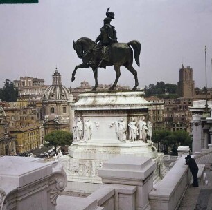 Monumento a Vittorio Emanuele II & Altare della Patria & Nationaldenkmal & Altar des Vaterlandes — Reiterstatue
