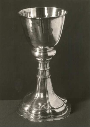Döbeln, Nikolaikirche. Abendmahlskelch. Silber, vergoldet; Höhe 23,5 cm, Fußbreite 13,5 cm. 18. Jahrhundert