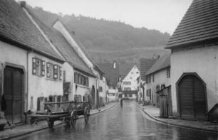 In Fridingen : Straße mit Häusern und Fuhrwerk. Vorderseite der Häuser