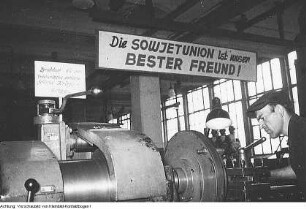 Zwickau, Pressefahrt, Schnelldreher im Werk "Krasny Exkavator", u.a., 1951