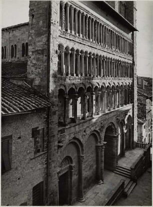 Fassade von Santa Maria della Pieve, Arezzo, Toskana