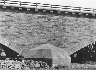 Neckarbrücke Beihingen, km 560,840 - 560,532
