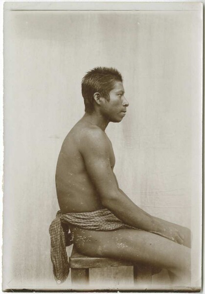 Type photograph of the Kayapó Kutõiba (profile)