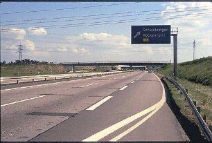 Einfahrt in Nebenfahrbahn West (Mannheim Richtung Heilbronn) von Hauptfahrbahn West (Mannheim Richtung Heilbronn)